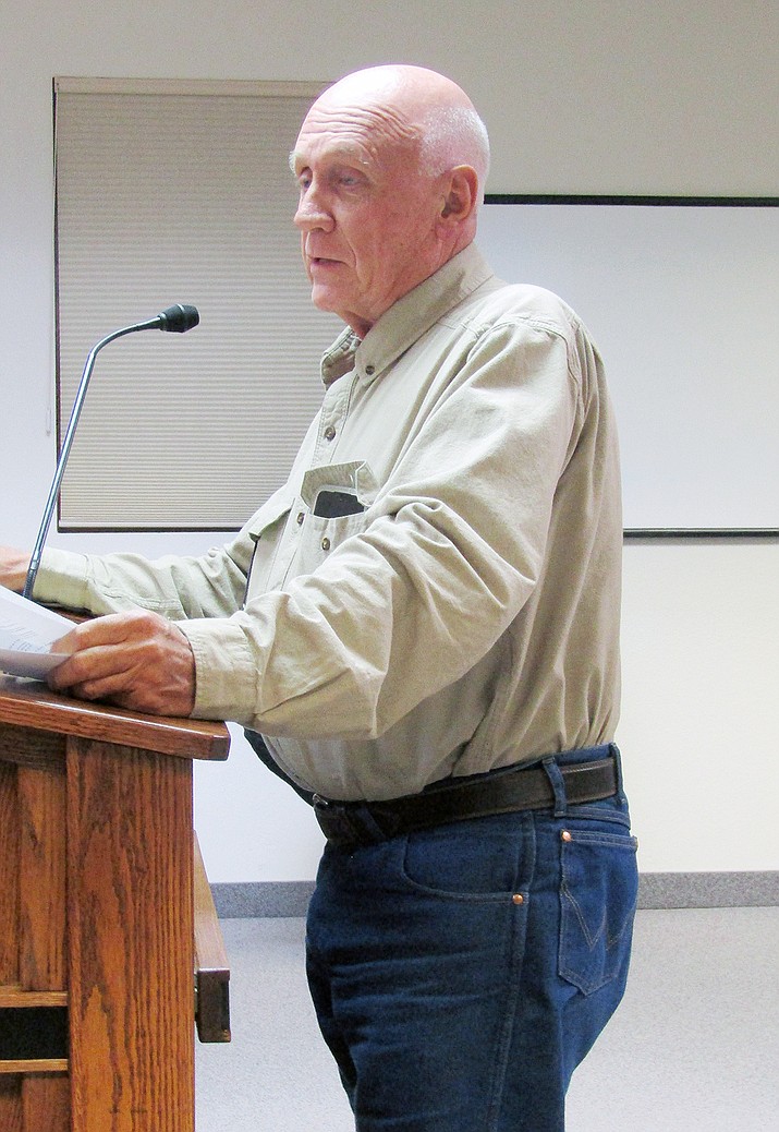 Developer Allen Nel talks to the Chino Valley Town Council about Red Cinder Estates development. (Stan Bindell/For the Review)
